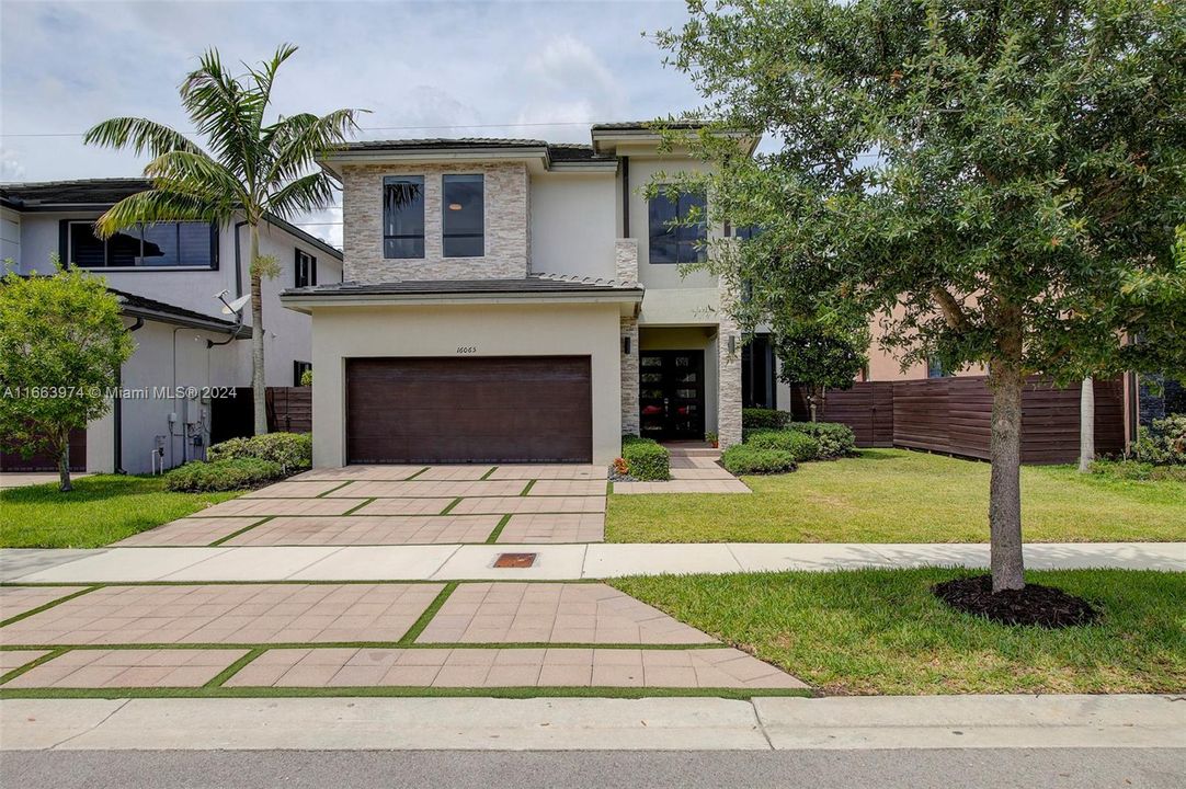 For Sale: $910,000 (4 beds, 3 baths, 2597 Square Feet)