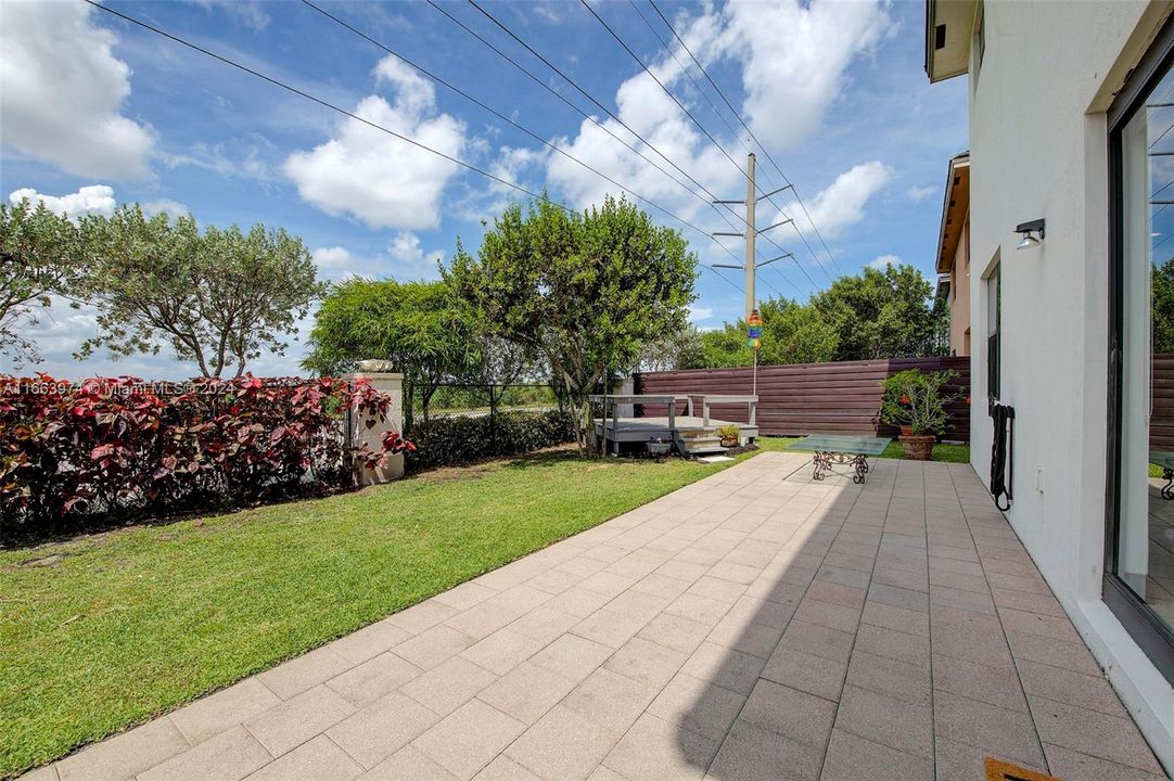 En Venta: $910,000 (4 camas, 3 baños, 2597 Pies cuadrados)