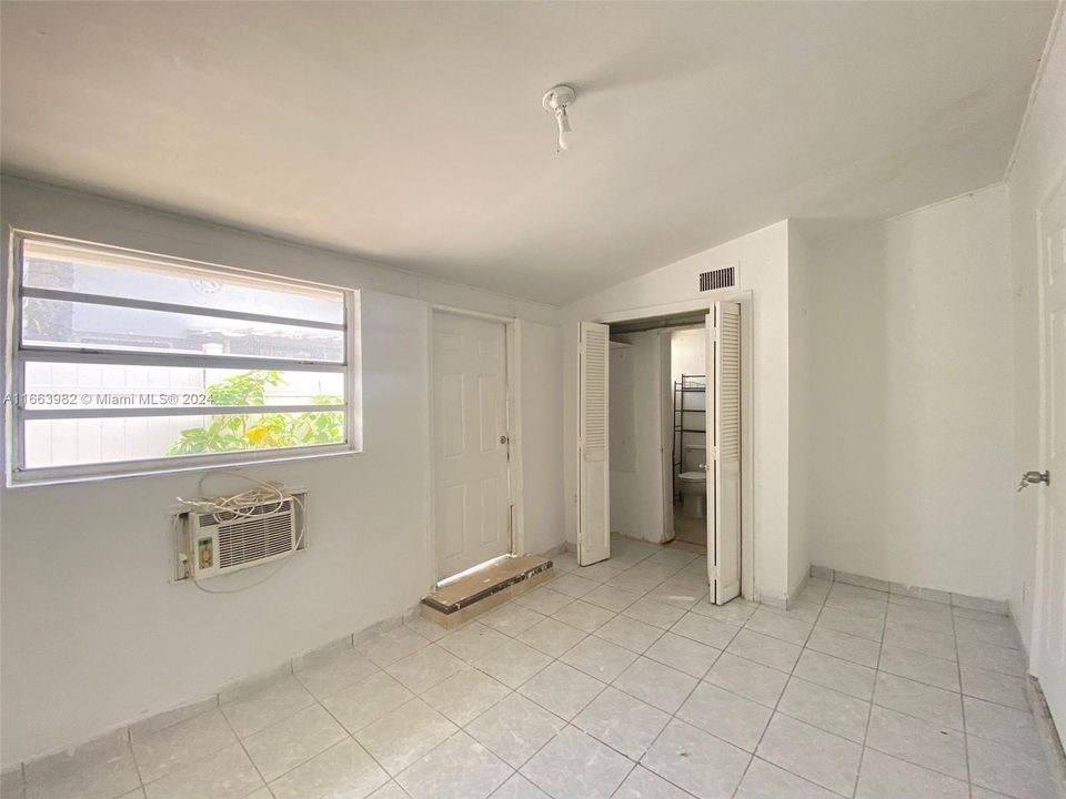 For Sale: $550,000 (2 beds, 1 baths, 1496 Square Feet)