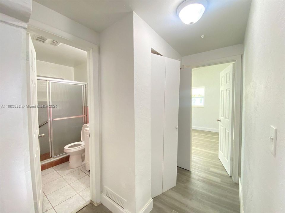 For Sale: $550,000 (2 beds, 1 baths, 1496 Square Feet)