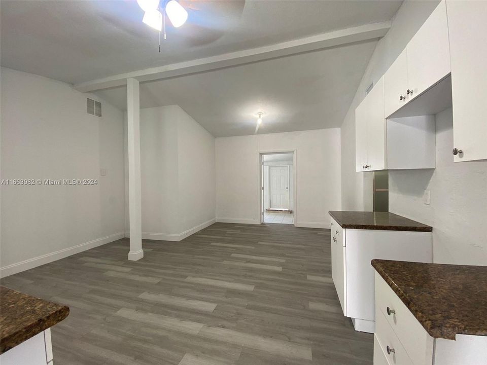 For Sale: $550,000 (2 beds, 1 baths, 1496 Square Feet)