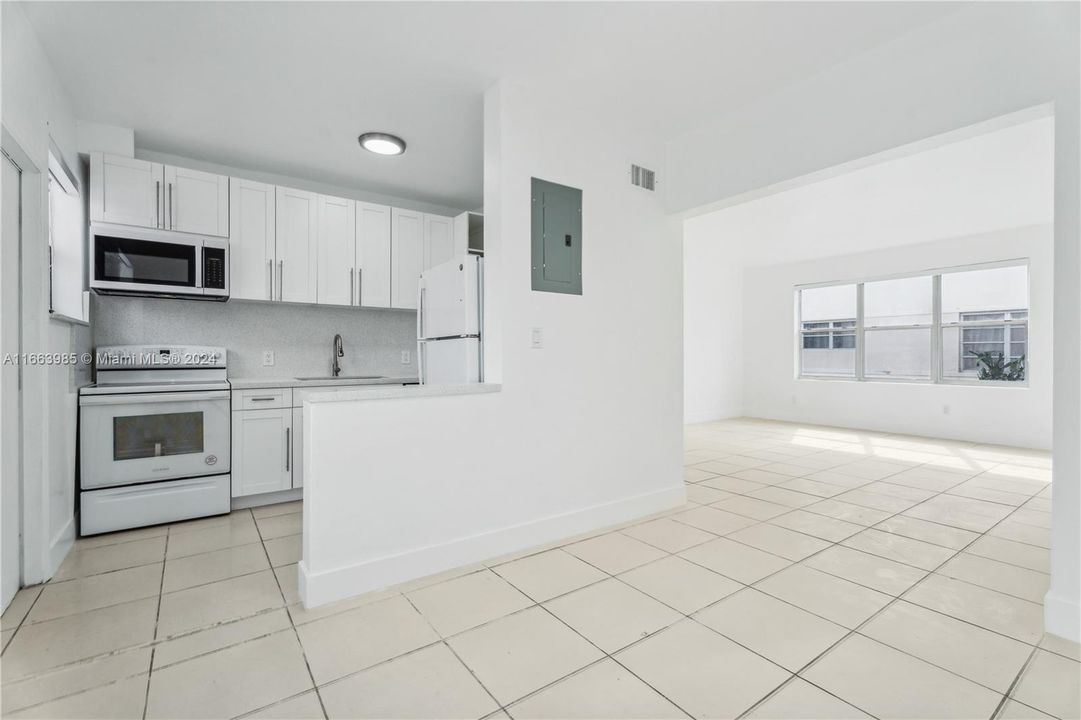 For Rent: $2,500 (2 beds, 1 baths, 4686 Square Feet)