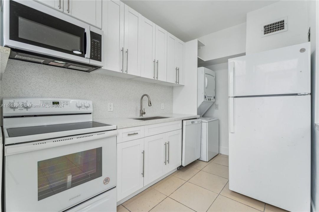 For Rent: $2,500 (2 beds, 1 baths, 4686 Square Feet)