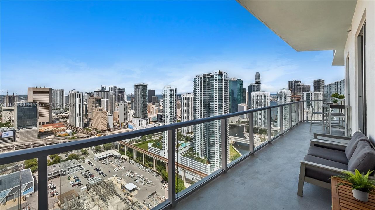 En Venta: $739,000 (2 camas, 2 baños, 1290 Pies cuadrados)