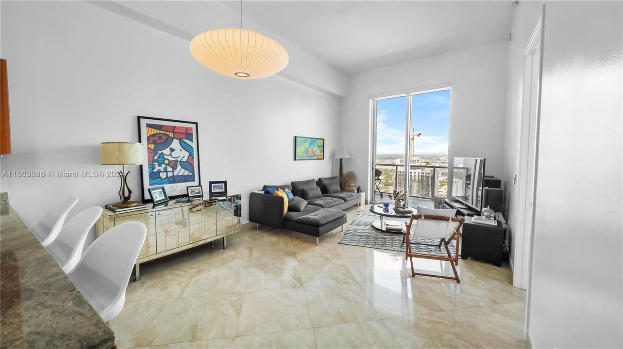 For Sale: $739,000 (2 beds, 2 baths, 1290 Square Feet)