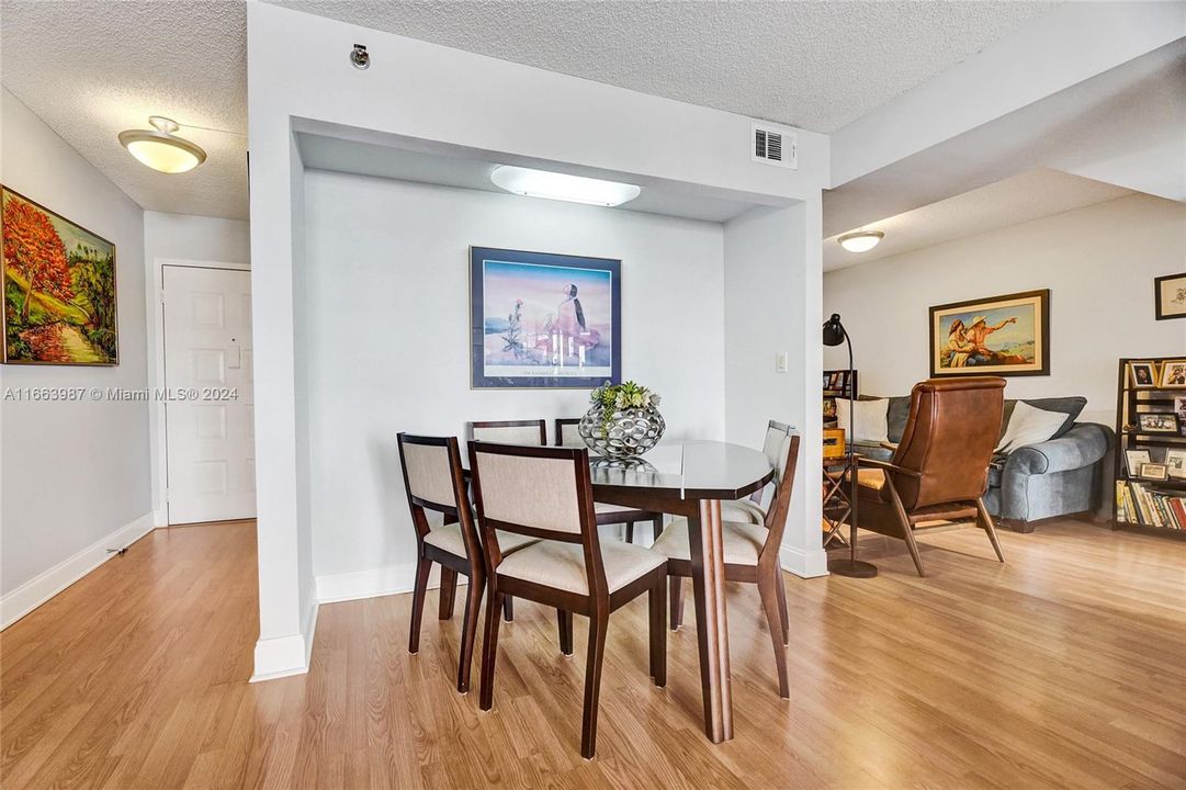 For Sale: $475,000 (1 beds, 1 baths, 1190 Square Feet)