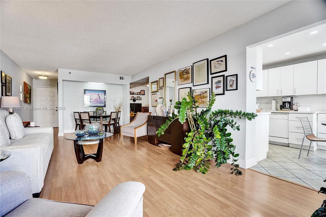 For Sale: $475,000 (1 beds, 1 baths, 1190 Square Feet)