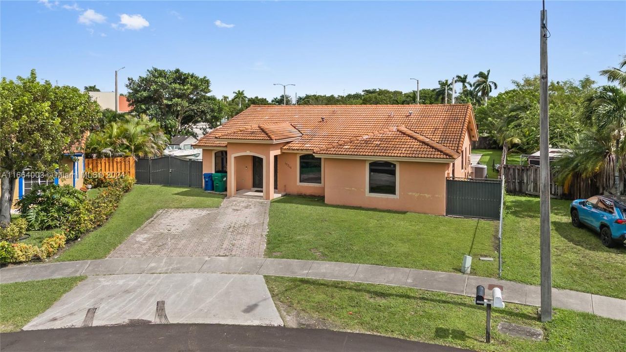 For Sale: $790,000 (4 beds, 2 baths, 2034 Square Feet)