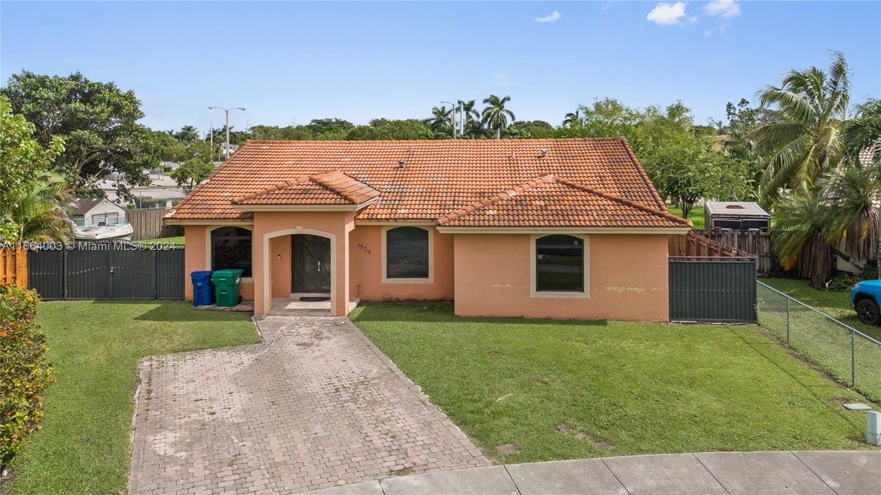 En Venta: $790,000 (4 camas, 2 baños, 2034 Pies cuadrados)