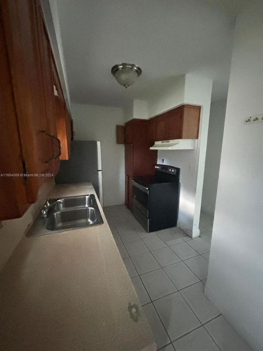 For Rent: $1,400 (1 beds, 1 baths, 575 Square Feet)