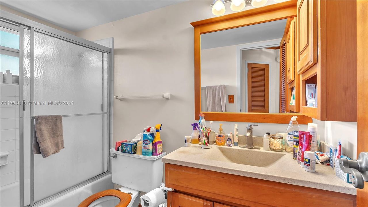 For Sale: $210,000 (1 beds, 1 baths, 680 Square Feet)