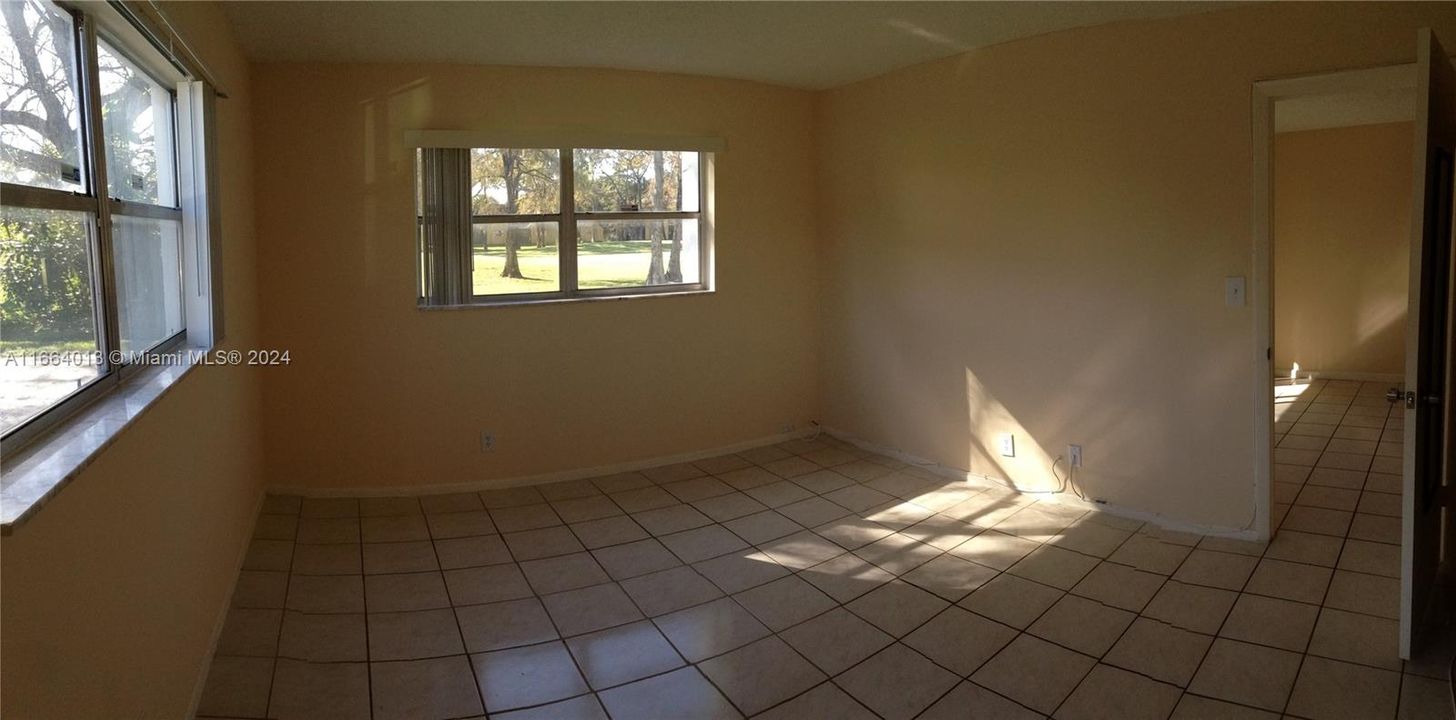 For Sale: $185,000 (2 beds, 2 baths, 949 Square Feet)