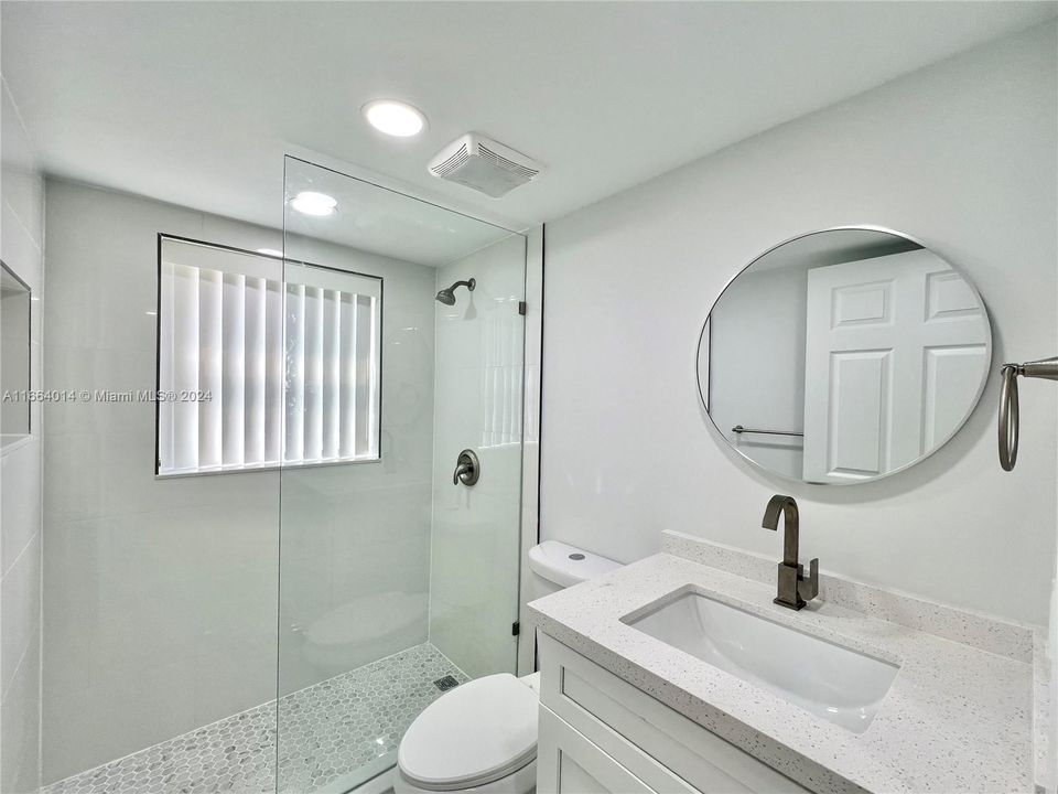 For Sale: $289,000 (2 beds, 2 baths, 750 Square Feet)