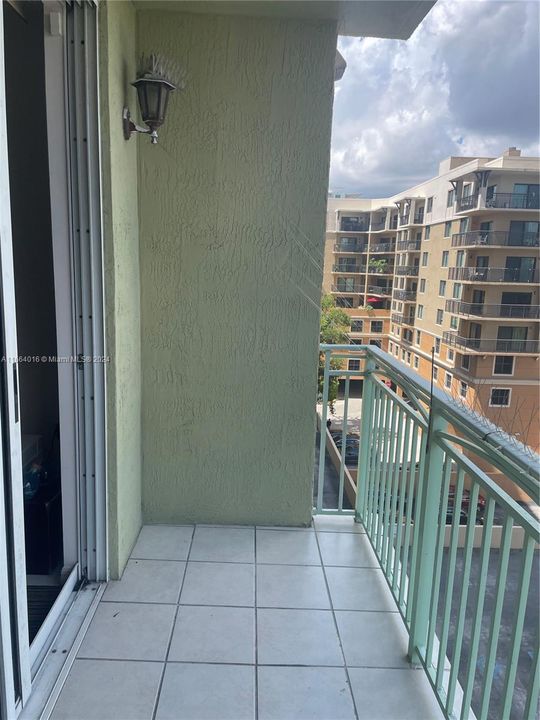 For Rent: $2,300 (1 beds, 1 baths, 594 Square Feet)