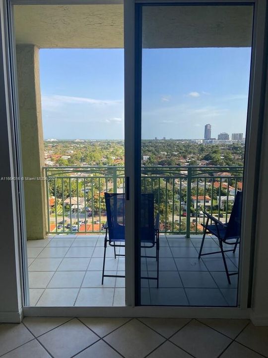 For Rent: $2,300 (1 beds, 1 baths, 594 Square Feet)