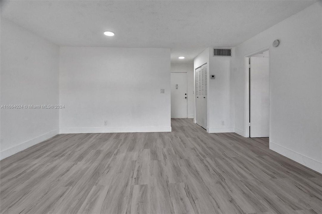 For Rent: $1,400 (1 beds, 1 baths, 650 Square Feet)