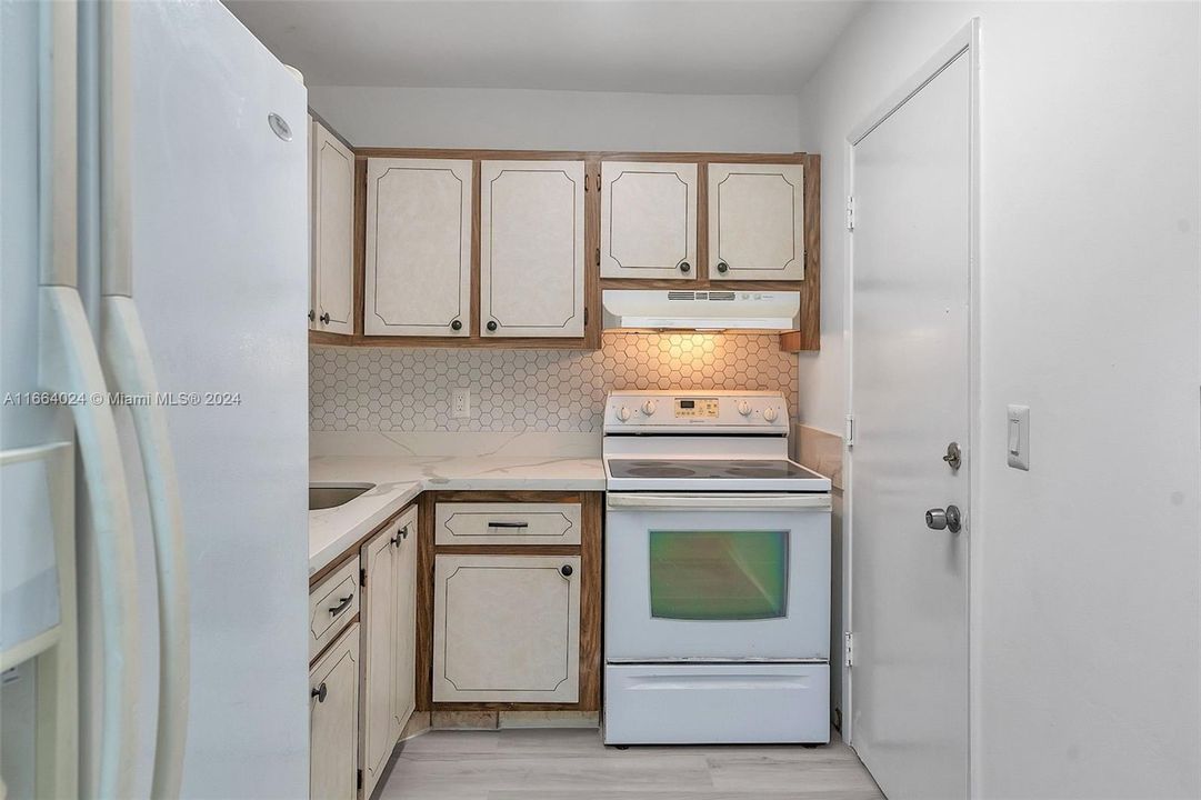 For Rent: $1,400 (1 beds, 1 baths, 650 Square Feet)