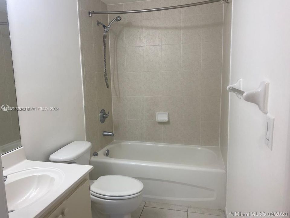 For Rent: $2,490 (2 beds, 2 baths, 969 Square Feet)