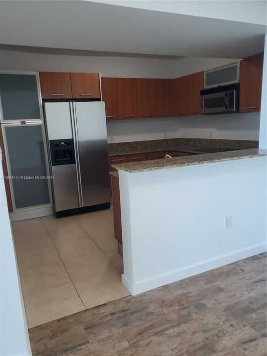 For Rent: $2,500 (1 beds, 1 baths, 797 Square Feet)