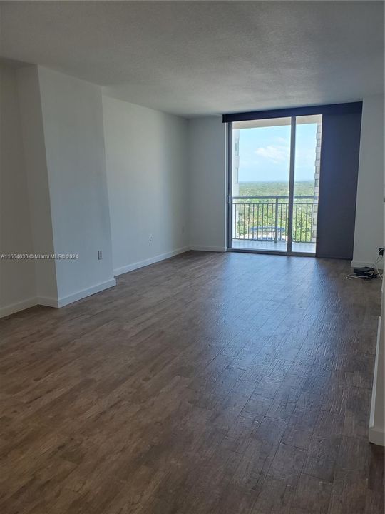 For Rent: $2,500 (1 beds, 1 baths, 797 Square Feet)