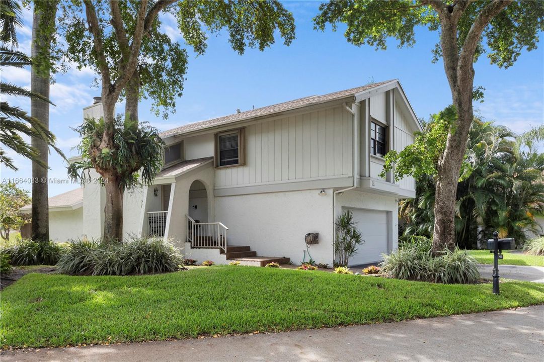 For Sale: $849,500 (3 beds, 2 baths, 2420 Square Feet)