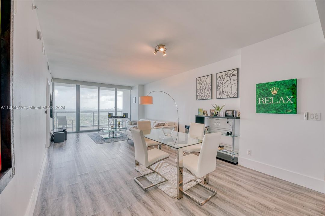 For Sale: $890,000 (2 beds, 2 baths, 1158 Square Feet)