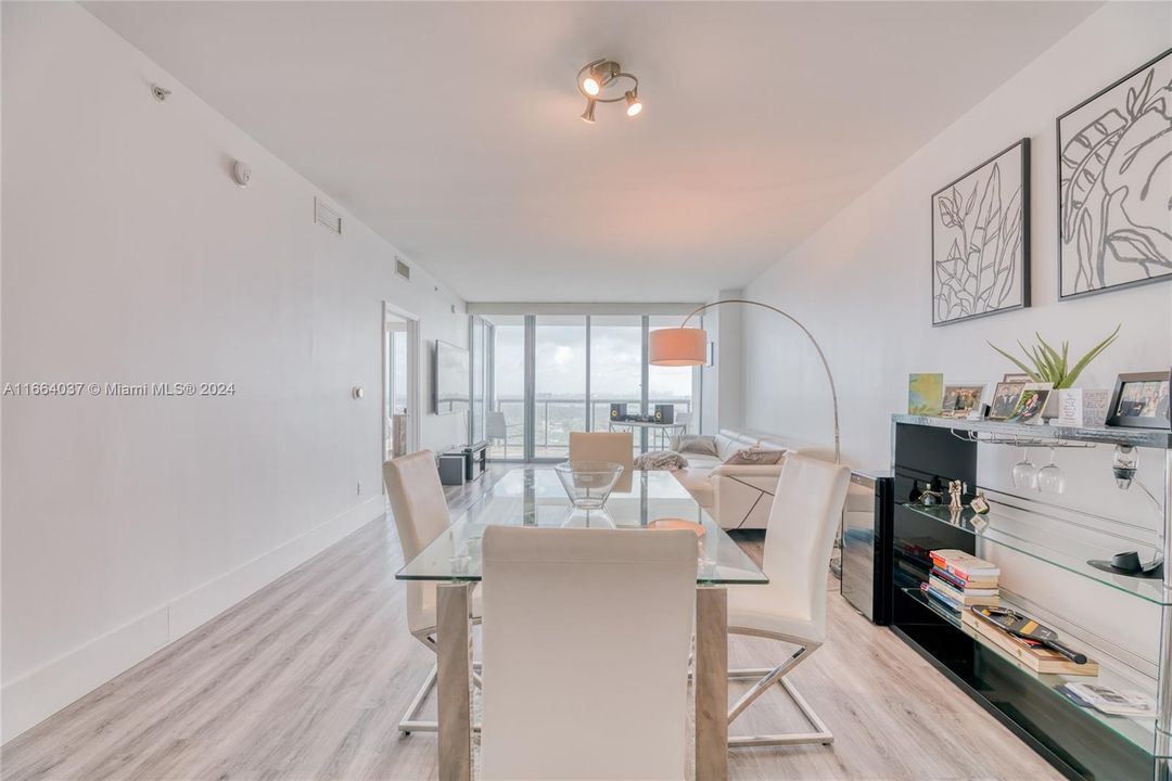 For Sale: $890,000 (2 beds, 2 baths, 1158 Square Feet)