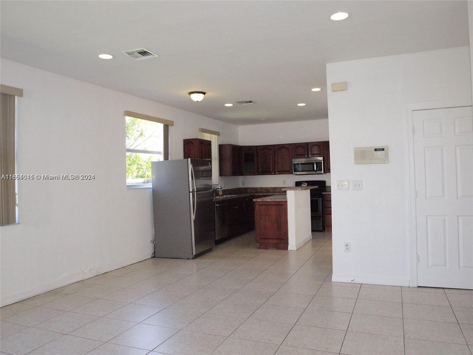 For Rent: $4,300 (4 beds, 3 baths, 2946 Square Feet)