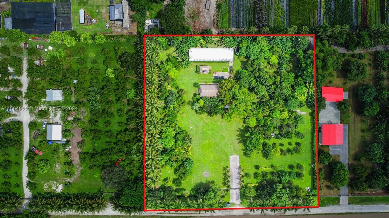 Под контрактом: $749,000 (2.59 acres)