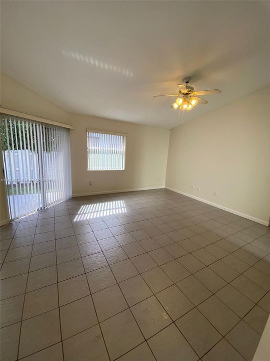 For Rent: $3,600 (4 beds, 2 baths, 1609 Square Feet)