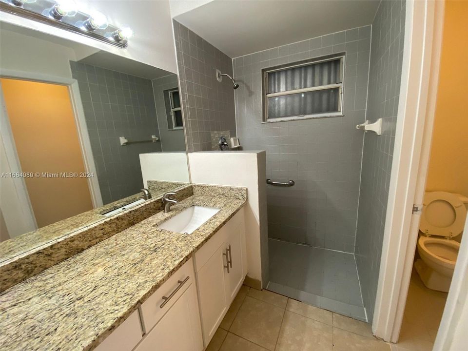 For Rent: $3,600 (4 beds, 2 baths, 1609 Square Feet)