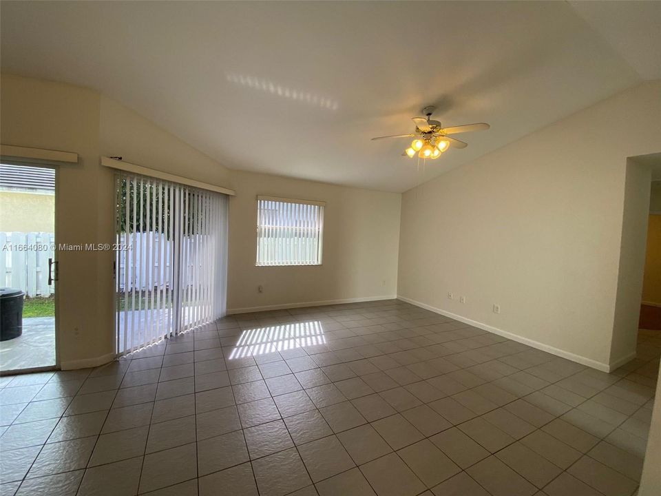 For Rent: $3,600 (4 beds, 2 baths, 1609 Square Feet)