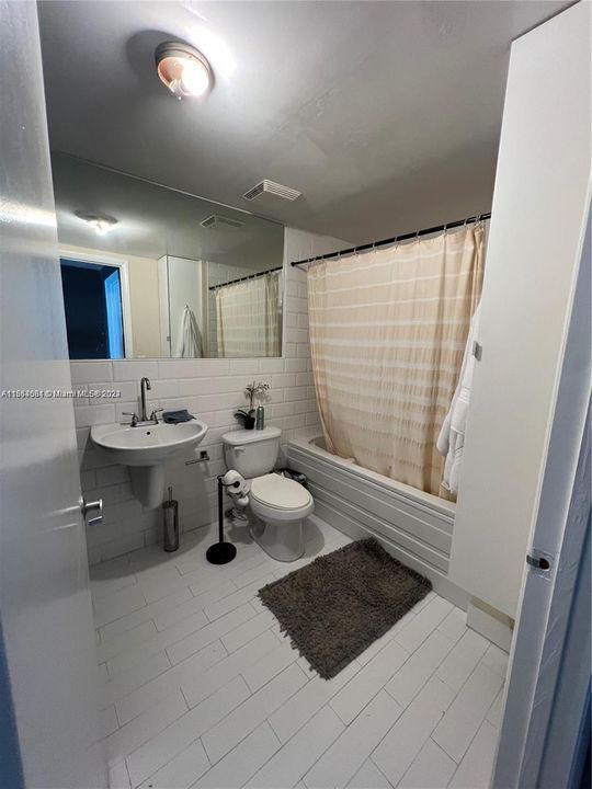 For Rent: $2,900 (1 beds, 1 baths, 868 Square Feet)