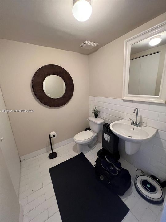 For Rent: $2,900 (1 beds, 1 baths, 868 Square Feet)