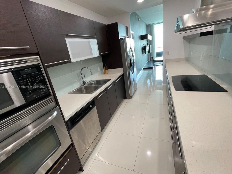 En Venta: $710,000 (2 camas, 3 baños, 1410 Pies cuadrados)