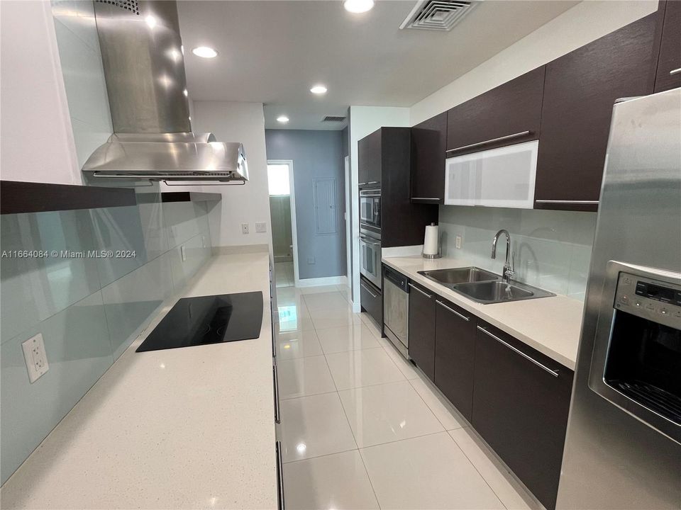 En Venta: $710,000 (2 camas, 3 baños, 1410 Pies cuadrados)