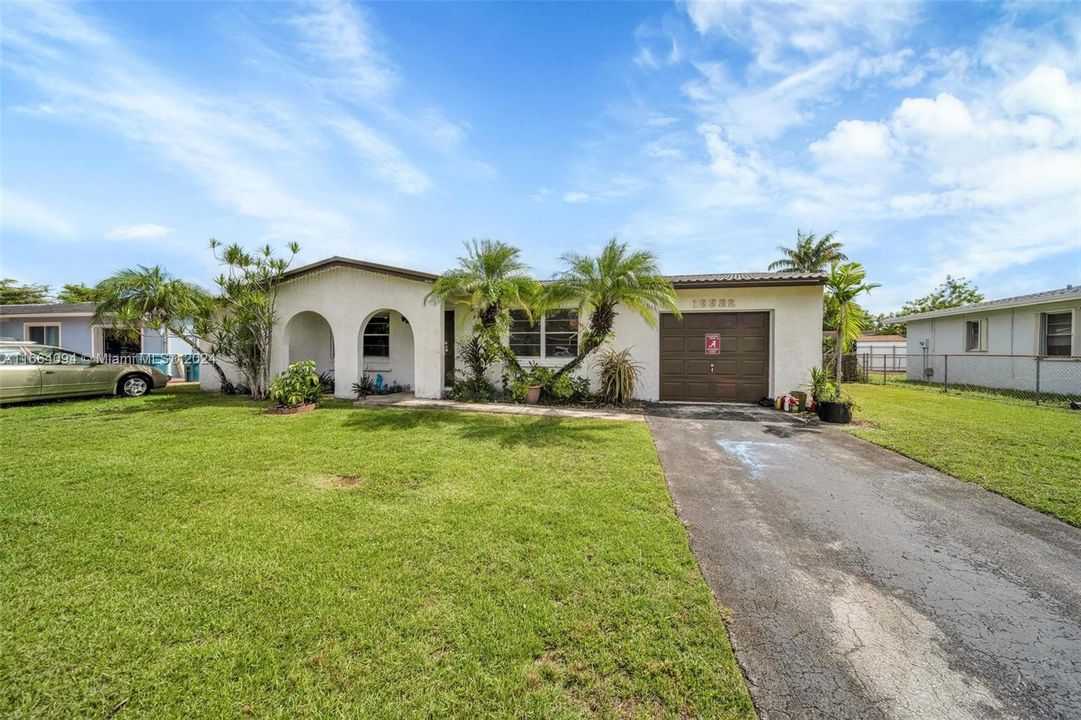 For Sale: $545,000 (3 beds, 2 baths, 1215 Square Feet)