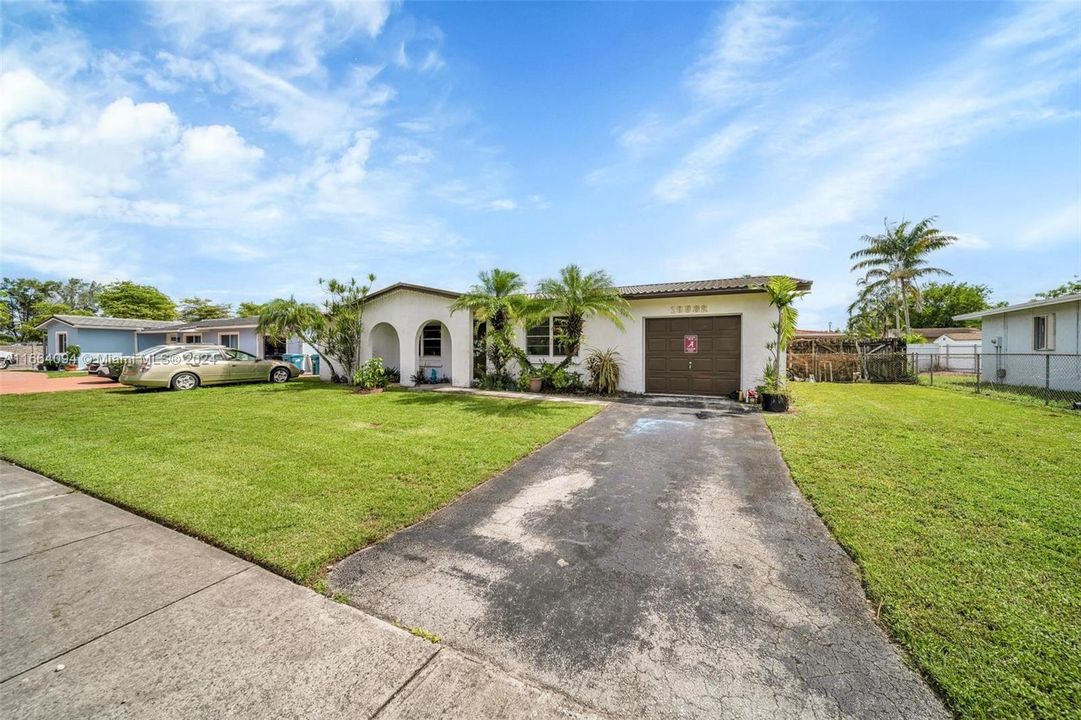 For Sale: $545,000 (3 beds, 2 baths, 1215 Square Feet)