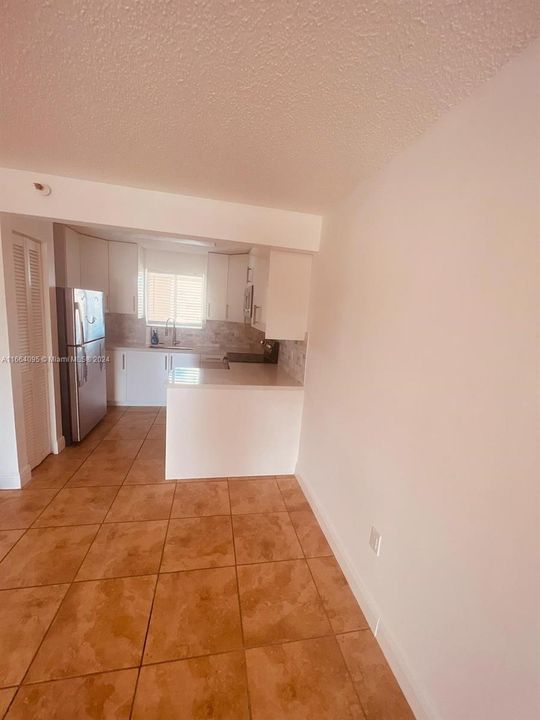 For Rent: $2,400 (2 beds, 2 baths, 998 Square Feet)