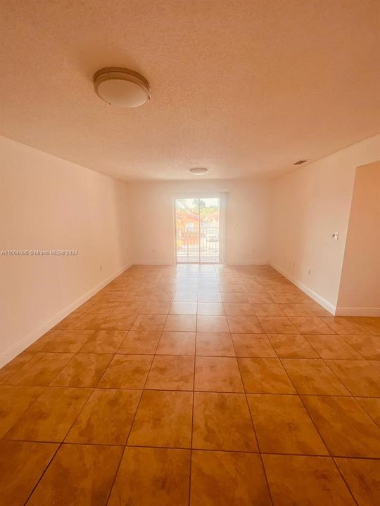 For Rent: $2,400 (2 beds, 2 baths, 998 Square Feet)