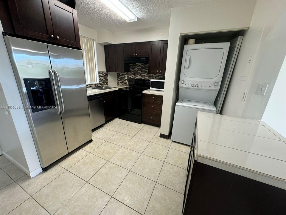 For Rent: $2,150 (2 beds, 2 baths, 1095 Square Feet)