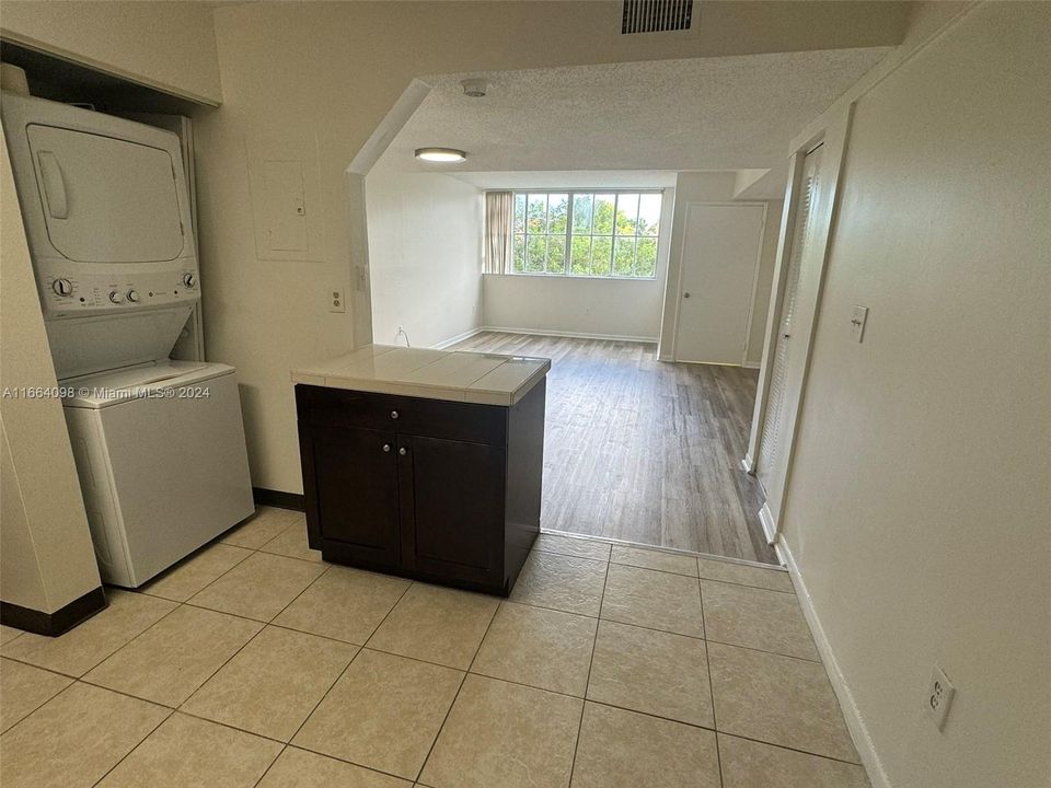 For Rent: $2,150 (2 beds, 2 baths, 1095 Square Feet)