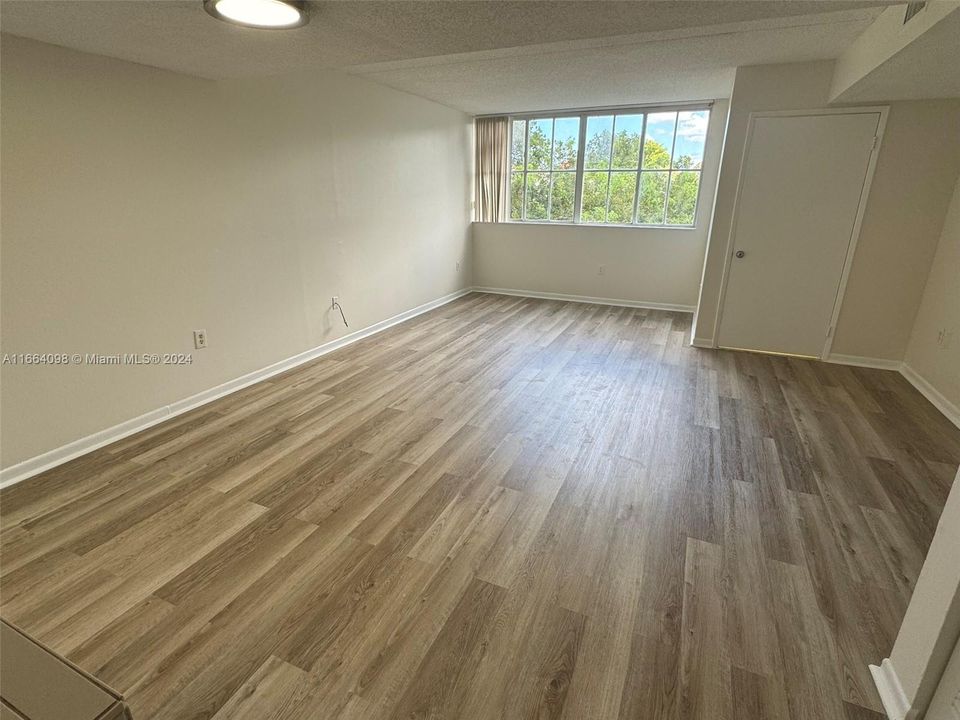 For Rent: $2,150 (2 beds, 2 baths, 1095 Square Feet)