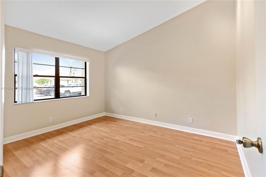 For Rent: $2,500 (2 beds, 2 baths, 991 Square Feet)