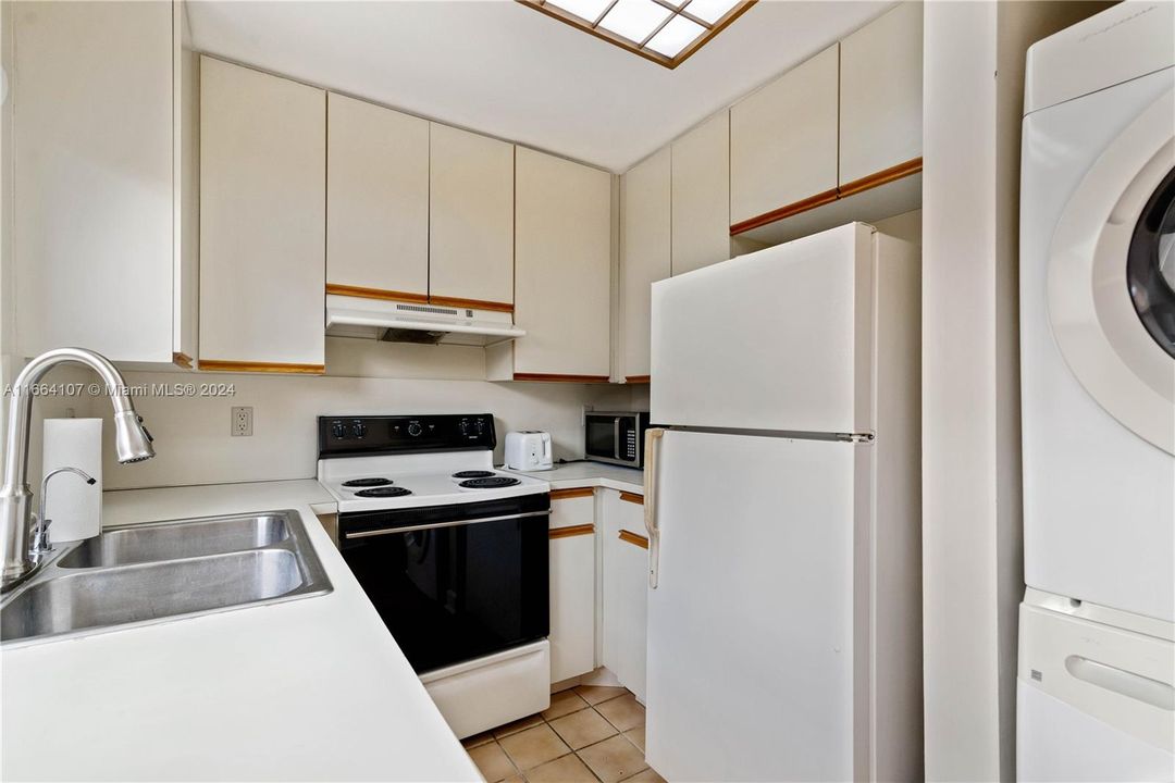 For Rent: $2,500 (2 beds, 2 baths, 991 Square Feet)