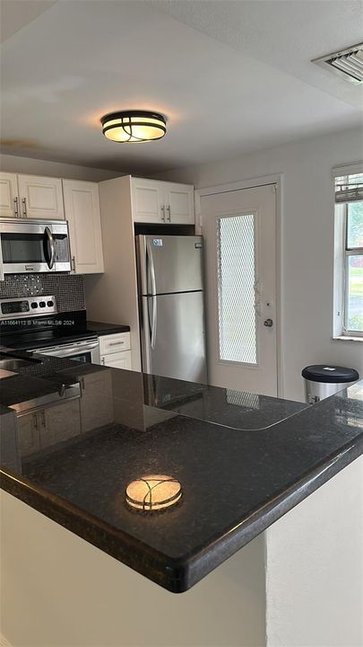 For Rent: $2,150 (1 beds, 1 baths, 898 Square Feet)