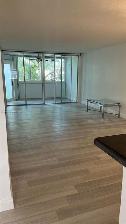 For Rent: $2,150 (1 beds, 1 baths, 898 Square Feet)