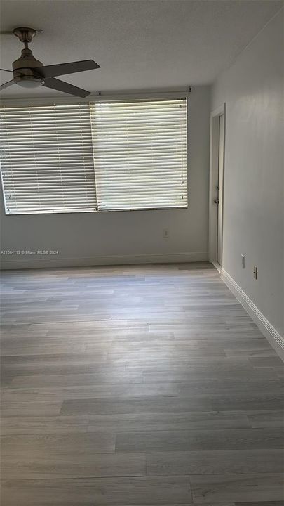 For Rent: $2,150 (1 beds, 1 baths, 898 Square Feet)