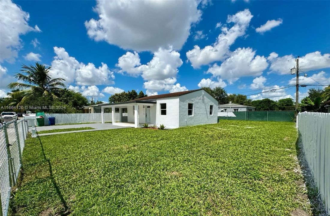 For Sale: $500,000 (3 beds, 2 baths, 1004 Square Feet)