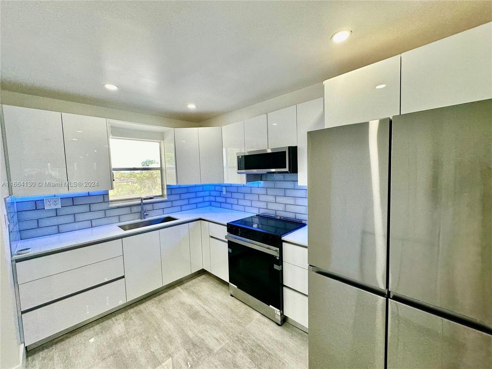 For Sale: $219,000 (2 beds, 2 baths, 1092 Square Feet)